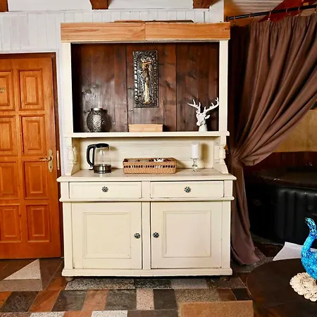 Erdoterasz Vendeghaz & Appartement Kehidakustány